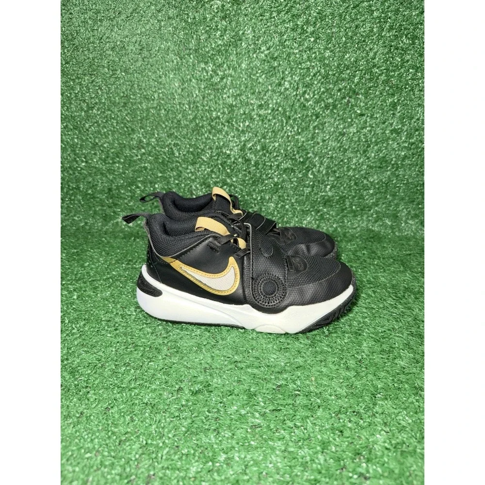 Nike‎ Team Hustle D 11 Toddler Kid Size 13.5C Black Gold Casual Walking Sneakers